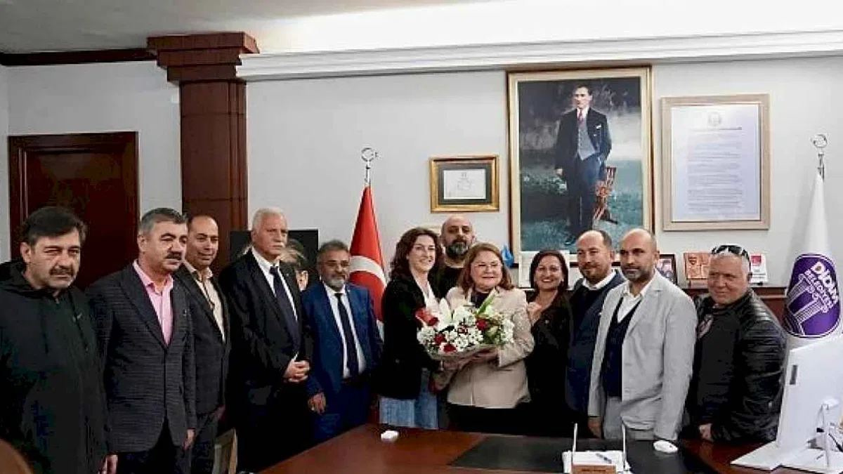 Sivaslılar Kültür ve Dayanışma Derneği Ege Bölgesi ilçe federasyon başkanları ve üyeleri Didim Belediye Başkanı Hatice Gençay'ı ziyaret etti.