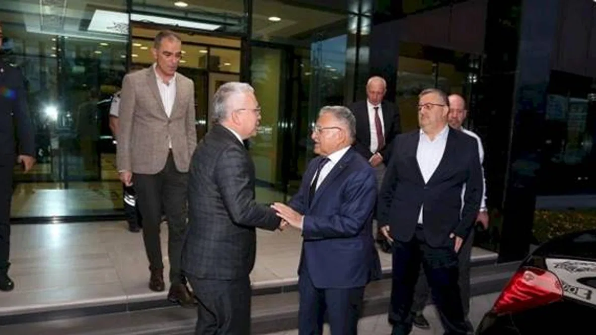Sivas Valisi'nden Memduh Büyükkılıç'a ziyaret
