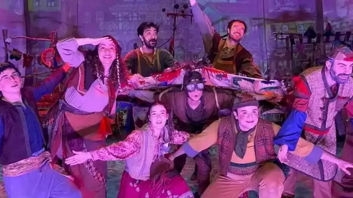 Gaziantep Şehir Tiyatrosu’na “Yılın Tiyatro Ekibi” ödülü