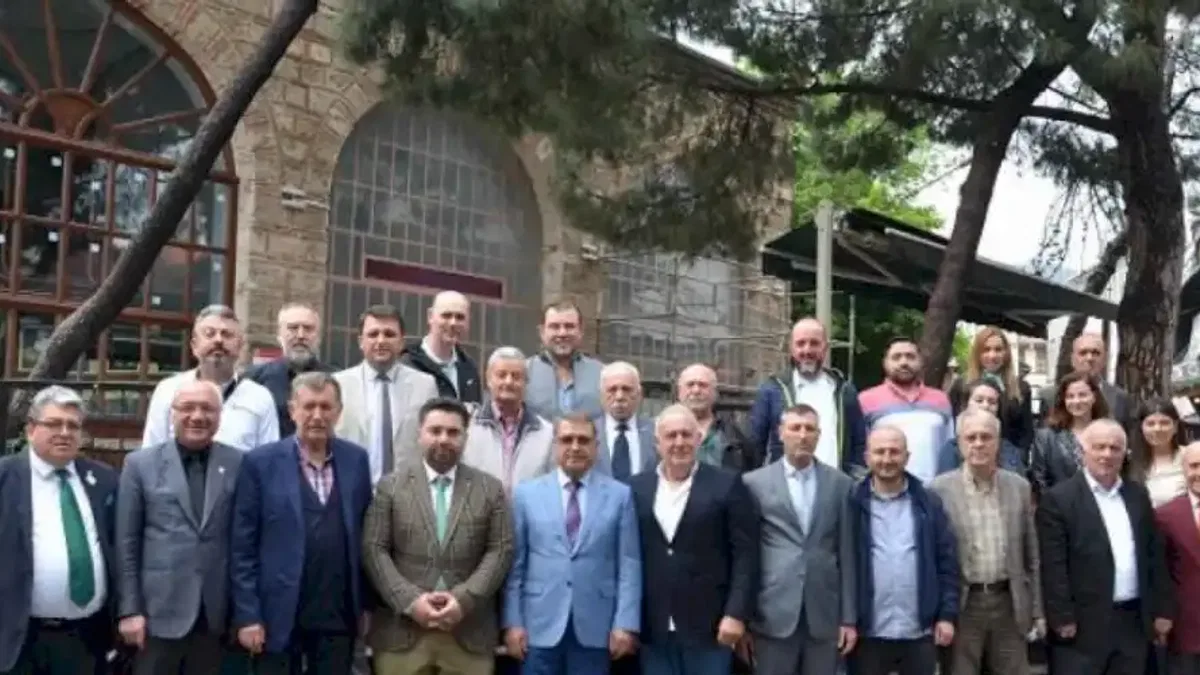 Bursa Cumhuriyet Caddesi’nde ‘esnaf buluşması’