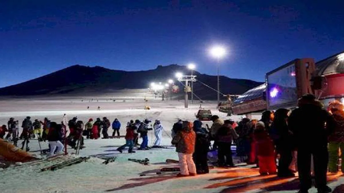 Kayseri Erciyes'te gece kayağı keyfi