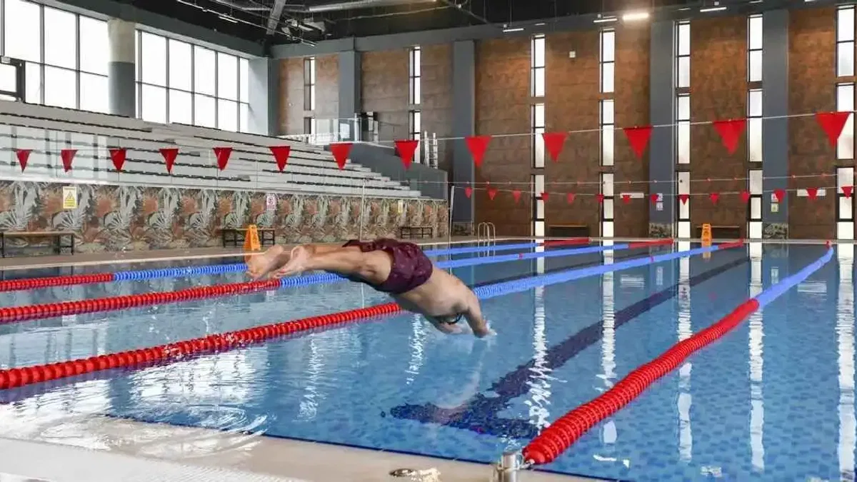 Ankara’ya yeni spor kompleksi! Cumhuriyet Yüzme Havuzu açıldı