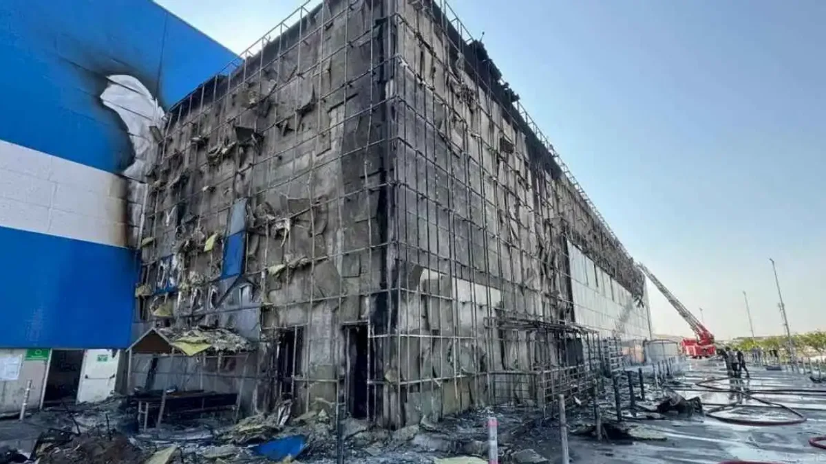 Koskoca fabrika küle döndü