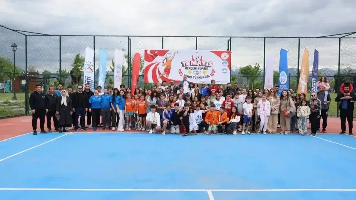 Kayseri Büyükşehir'den 19 Mayıs'a yakışan tenis turnuvası