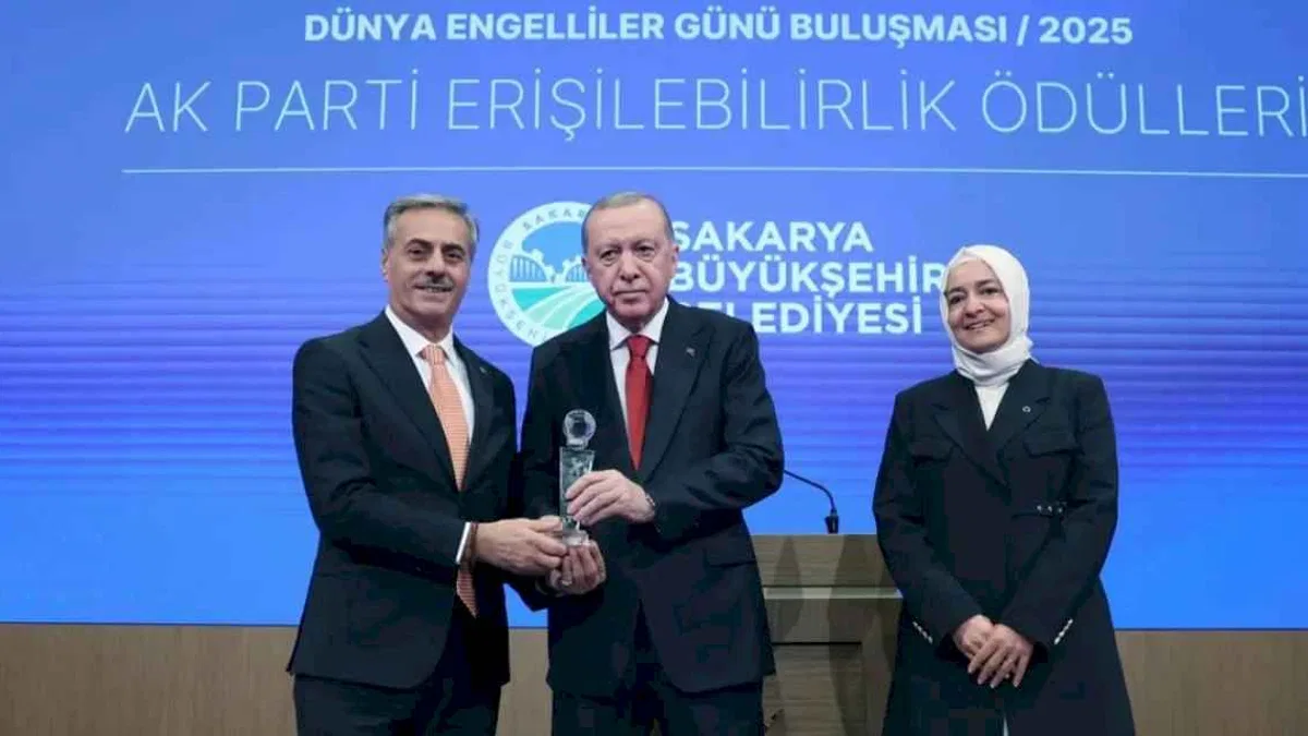 Sakarya’nın toplu taşımada engelleri kaldıran uygulamasına Cumhurbaşkanı Erdoğan’dan ödül