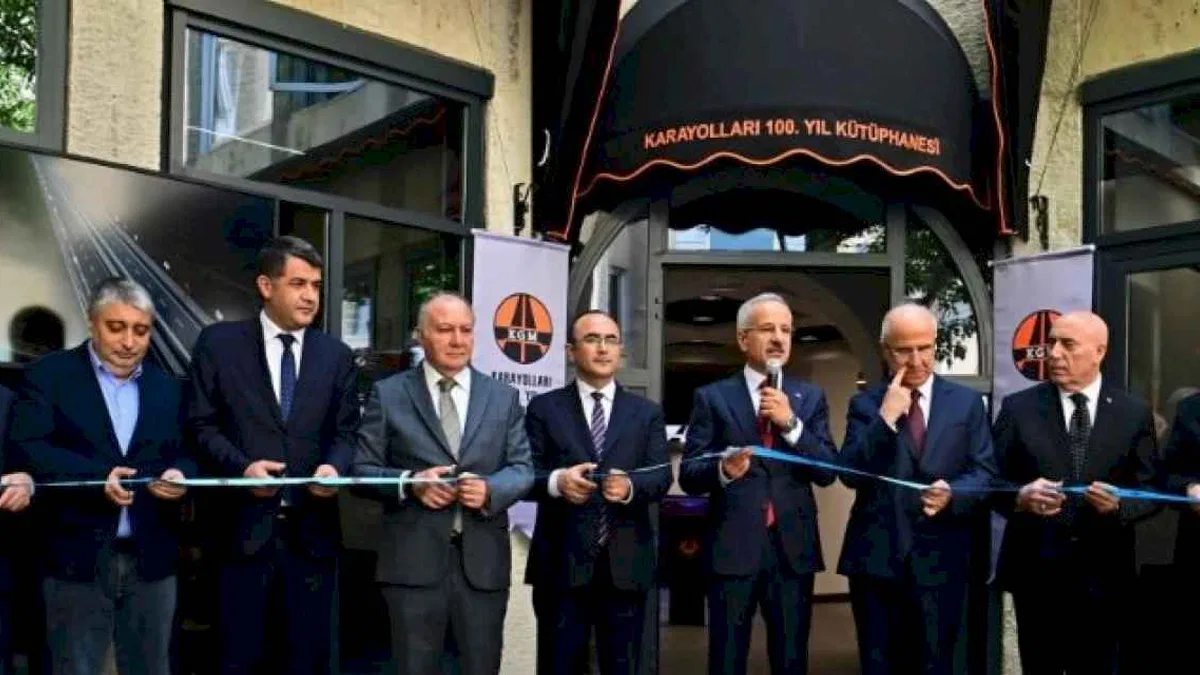 Karayolları arşivi 100. Yıl Kütüphanesi'nde buluştu