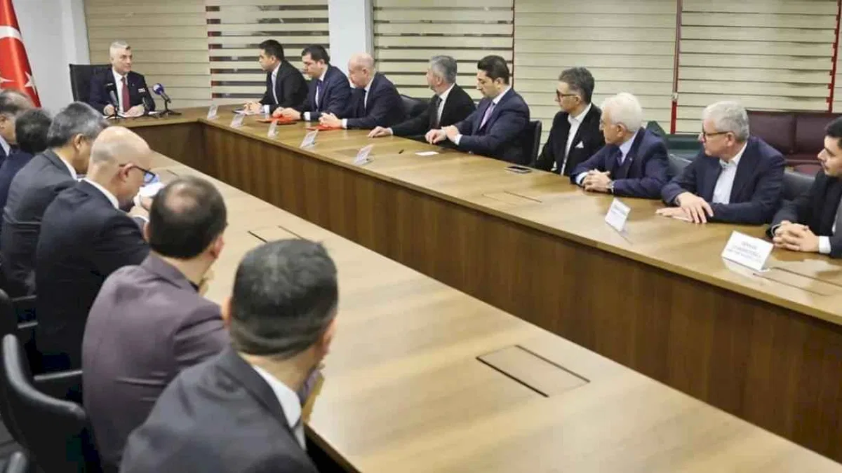Bakan Bolat, ayakkabı sektörü temsilcileriyle buluştu