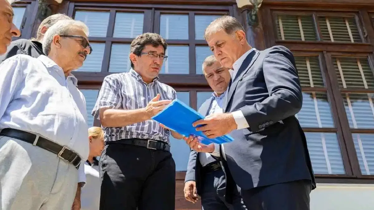 Başkan Tugay Tire’de vatandaşlar, üreticiler ve esnafla buluştu