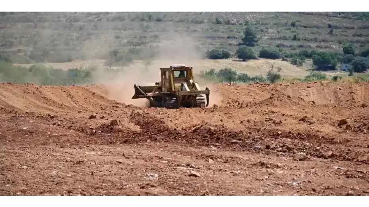 Manisa Salihli’ye hayvancılık, sulama ve yangınlar için gölet hazırlığı