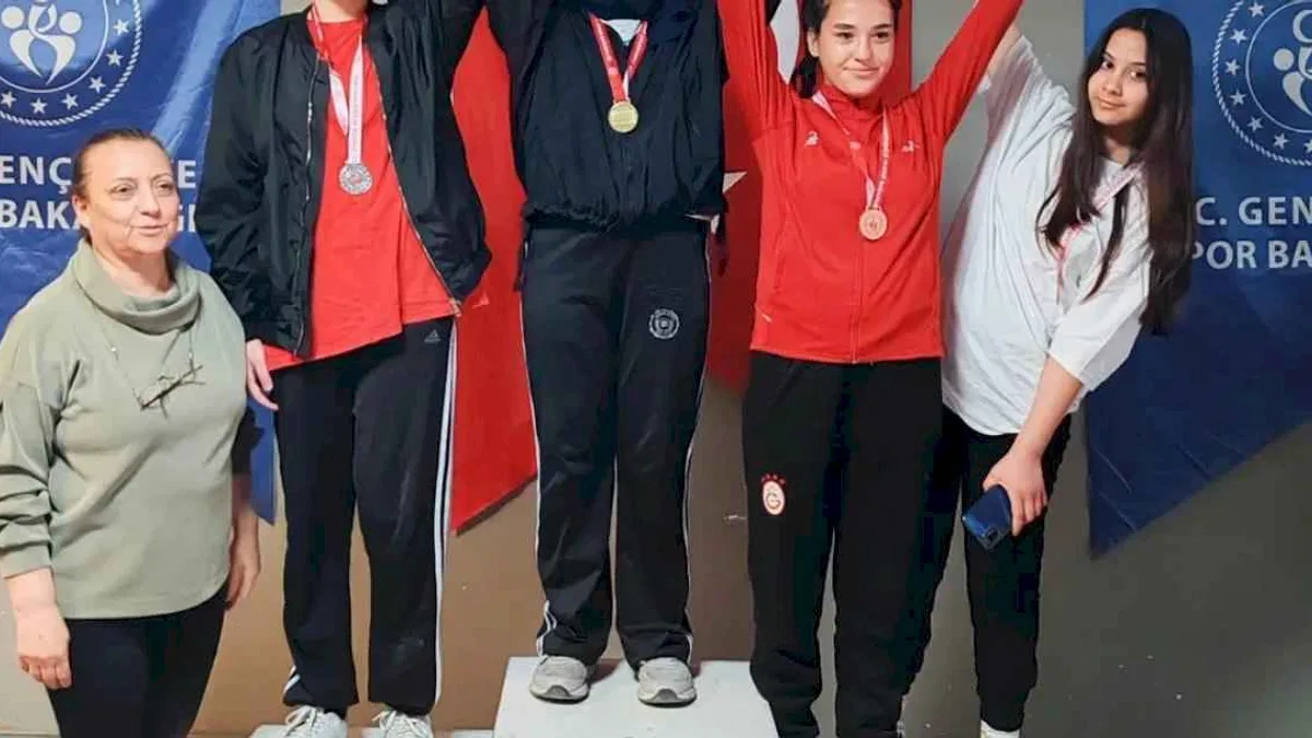 Karataylı haltercilerden büyük başarı