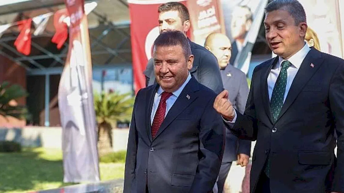 Antalya Valisi Şahin'den Antalya Kitap Fuarı'na ziyaret Cumhuriyet ve kitap coşkusu bir arada