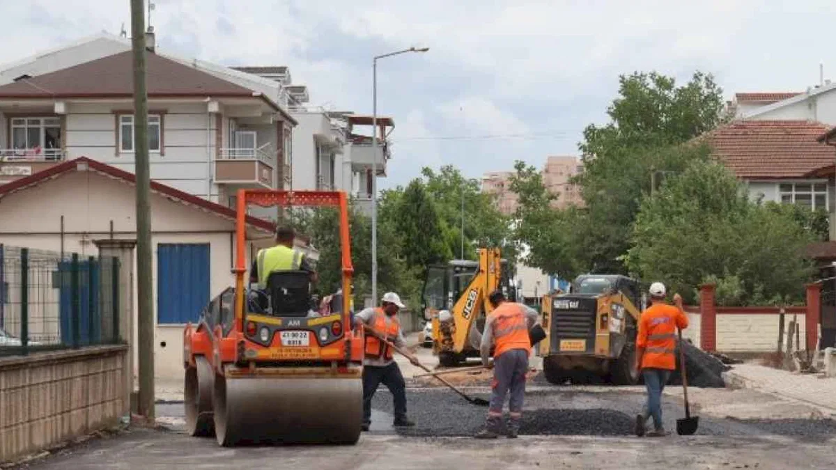 İzmit'te modern yollar için çalışmalar sürüyor