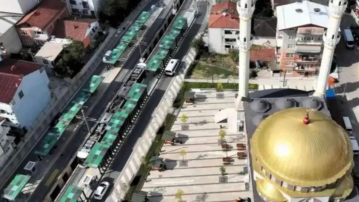 Kocaeli'de İzmit Başaran Camii Meydanı’nı yeniledi