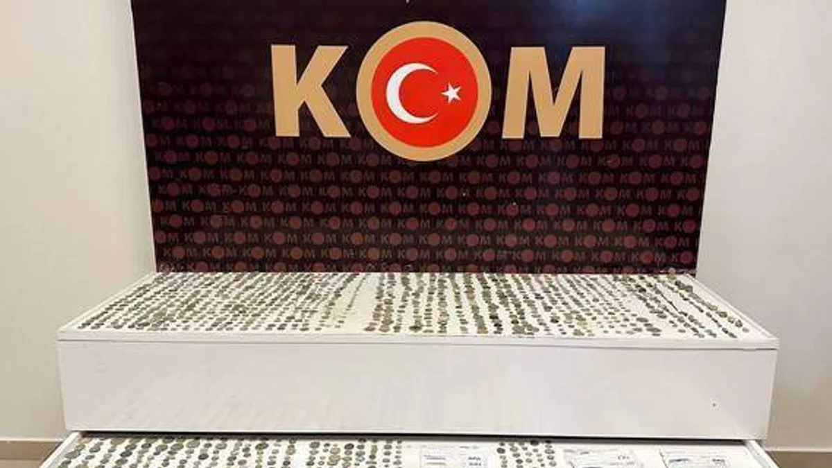 Polisin durdurduğu araçtan binlerce sikke çıktı