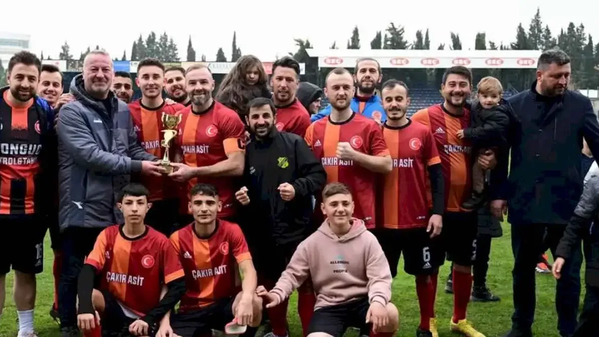 Bursa Karacabey'de turnuvanın şampiyon Ortasarıbey