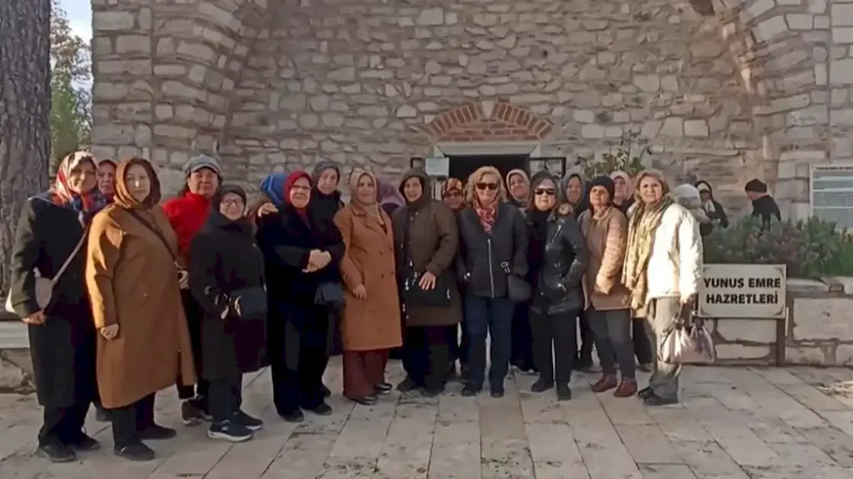 Kadınlar adım adım Manisa’yı geziyor