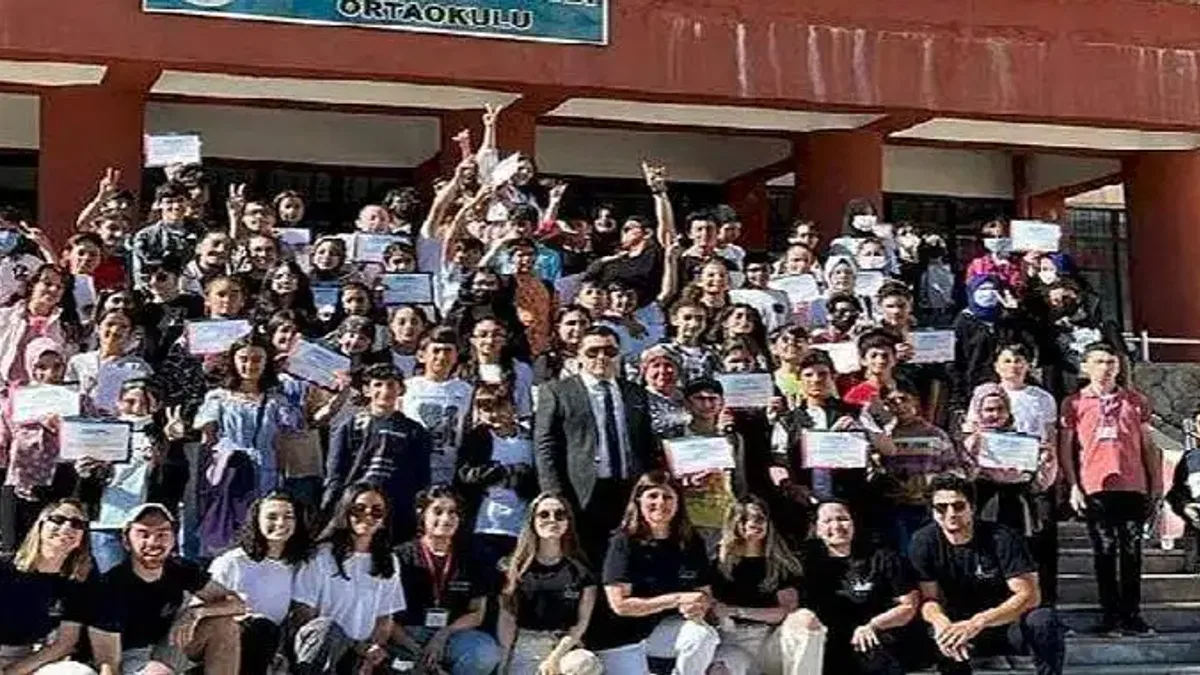 Geleceğe Adımlar Derneği Deprem Bölgesinden Gelen 200 Öğrenciye Umut Olacak