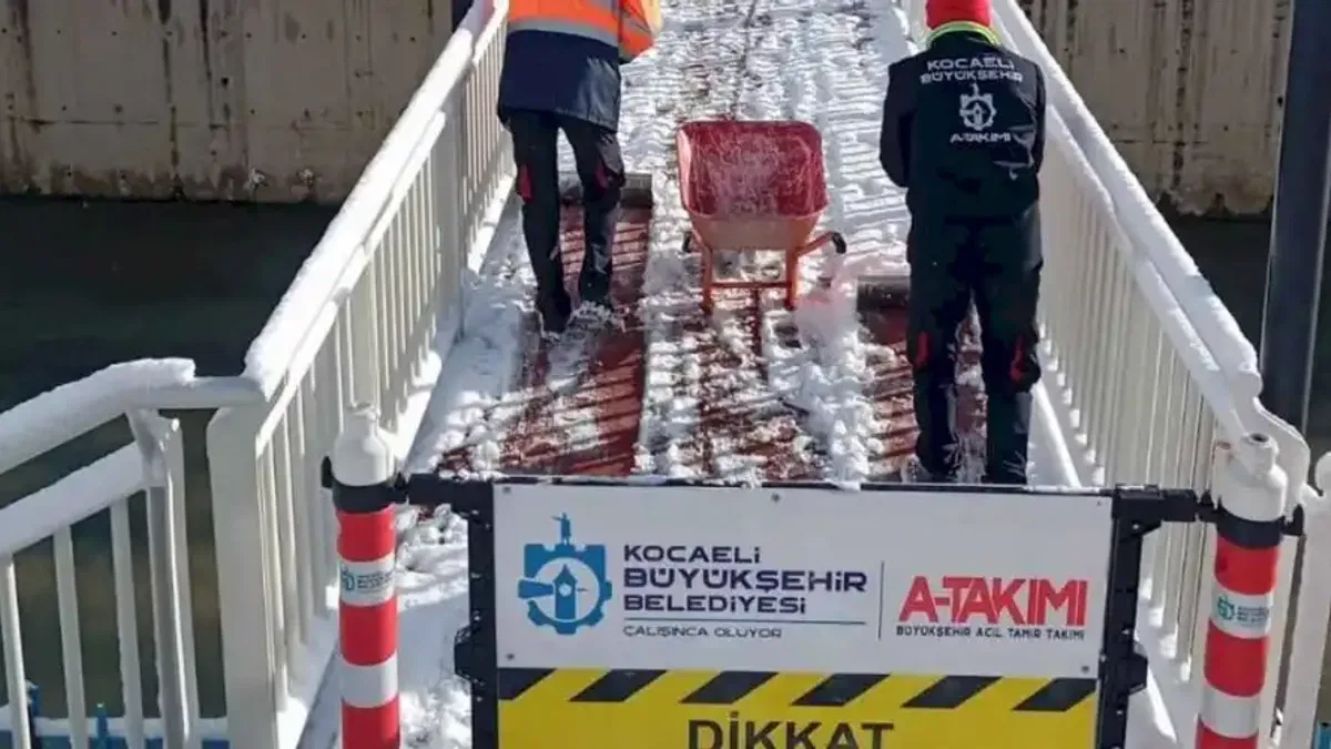 Kocaeli'de kar dindi, Büyükşehir’in çalışması bitmedi!