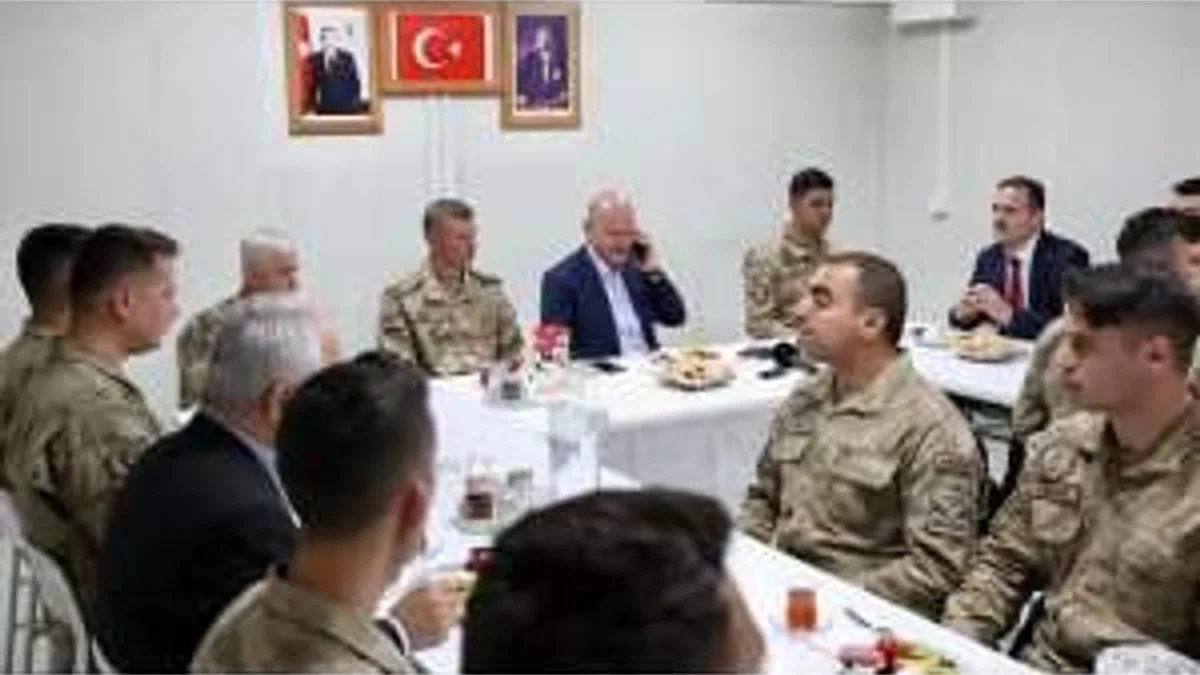 Cumhurbaşkanı Erdoğan, Zirvin Tepe Üs Bölgesi'ndeki jandarmaların Ramazan Bayramı'nı kutladı