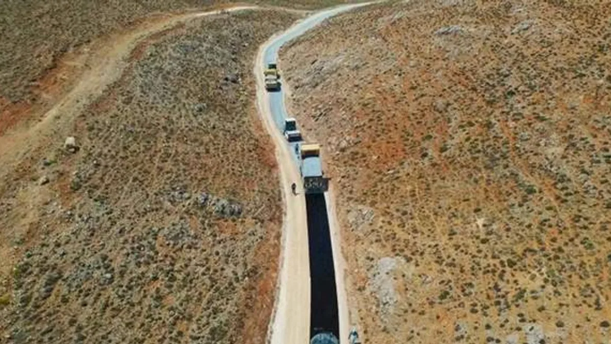 Malatya'da bozulan yollara sıcak asfalt