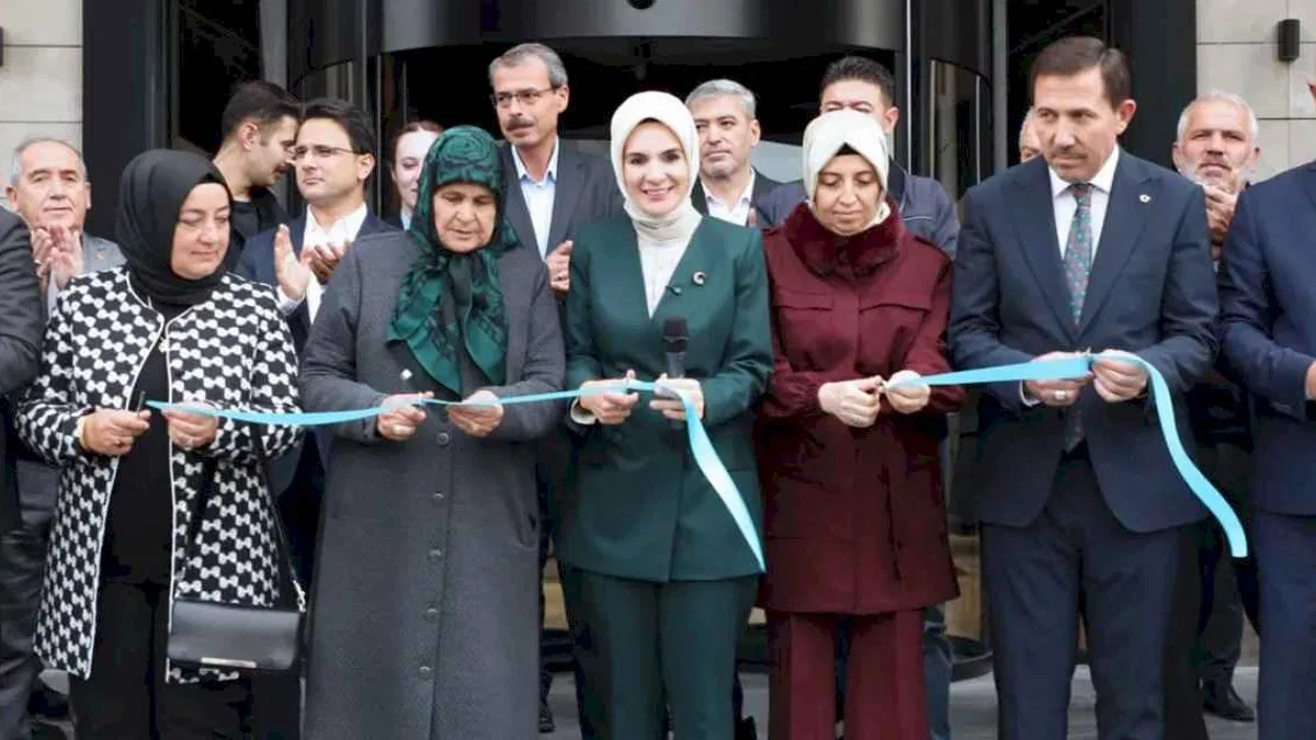 Konya'da Karatay Kültür Merkezi hizmete girdi