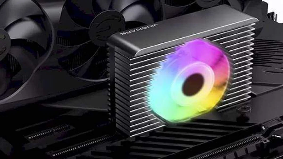 SSD Soğutucular Ekran Kartına Benzemeye Başladı: RGB Aydınlatmalı M.2 Four