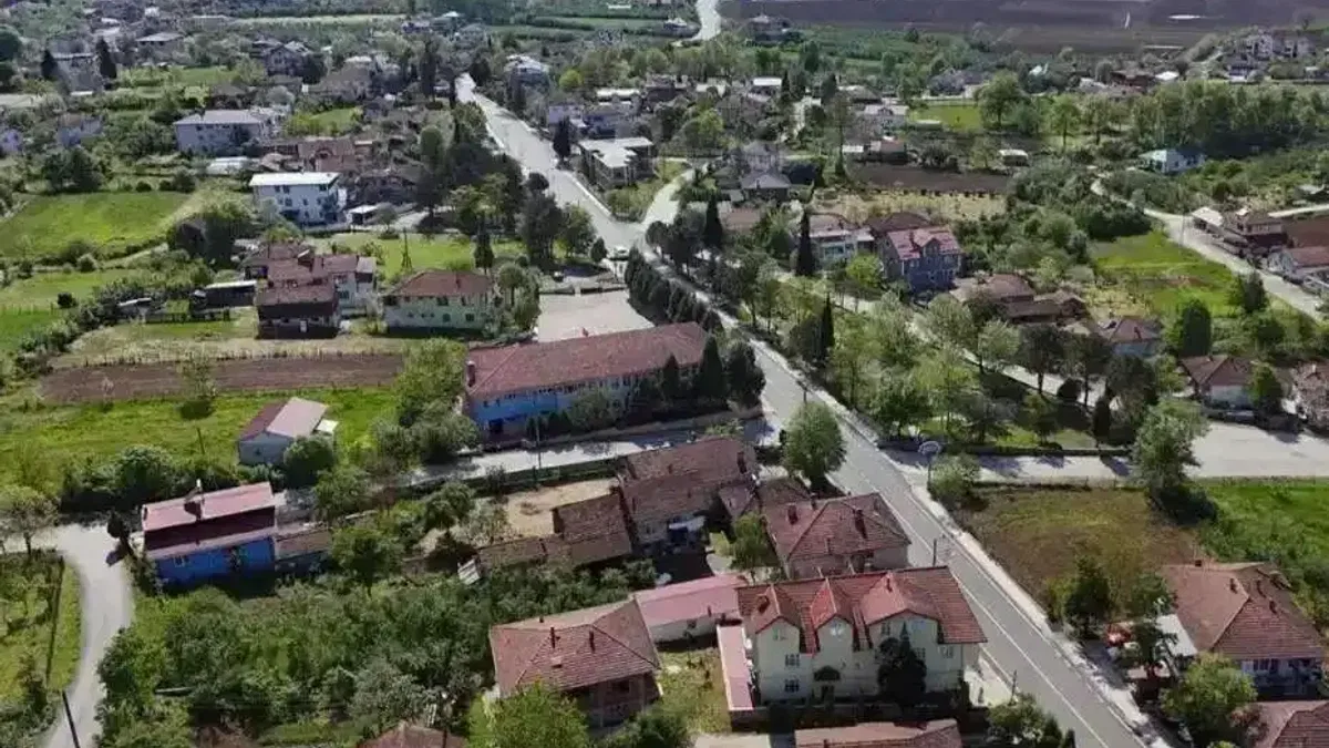 Sakarya Akyazı’nın 3 mahallesi sıcak asfaltta buluştu