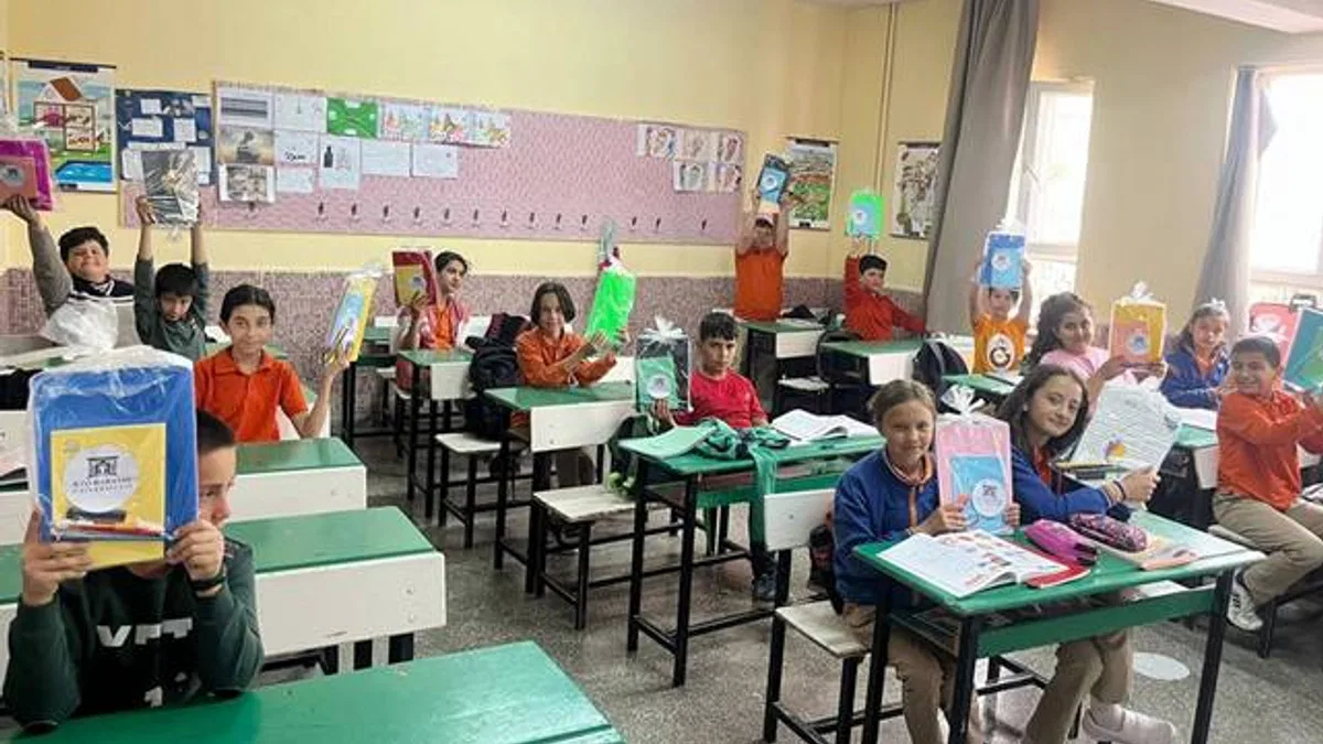 KTO Karatay Üniversiteli Öğrenciler 'Her Çocuk Özeldir' Sloganıyla Öğrenci Kardeşlerine Yardım Elini Uzattı