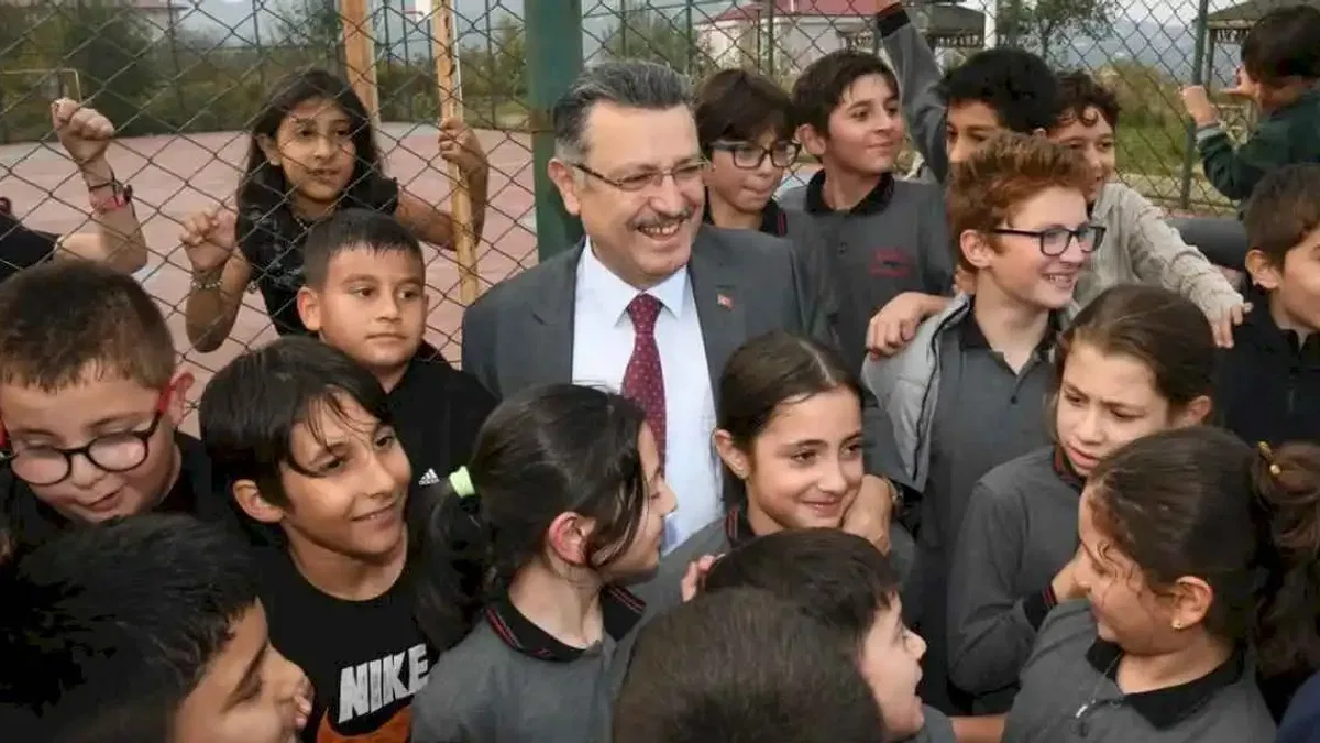 Trabzon Yomra’da öğrencilere oyun sahası müjdesi