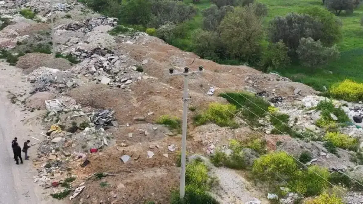 Manisa'da kaçak moloz dökülen alanlar temizlendi