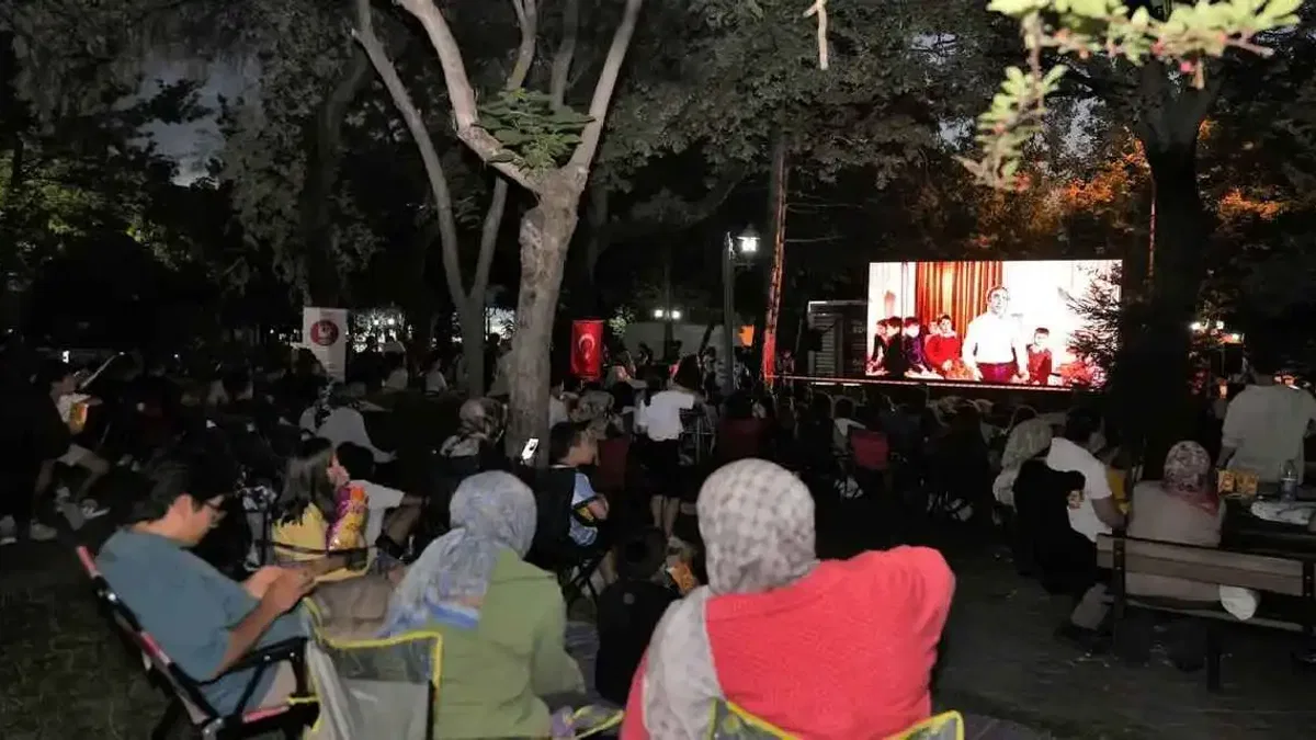 Ankara Keçiören’de açık hava sinema keyfi