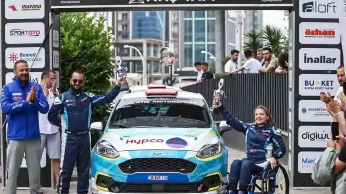 Engelli ralli pilotu Kübra başarıdan başarıya koşuyor