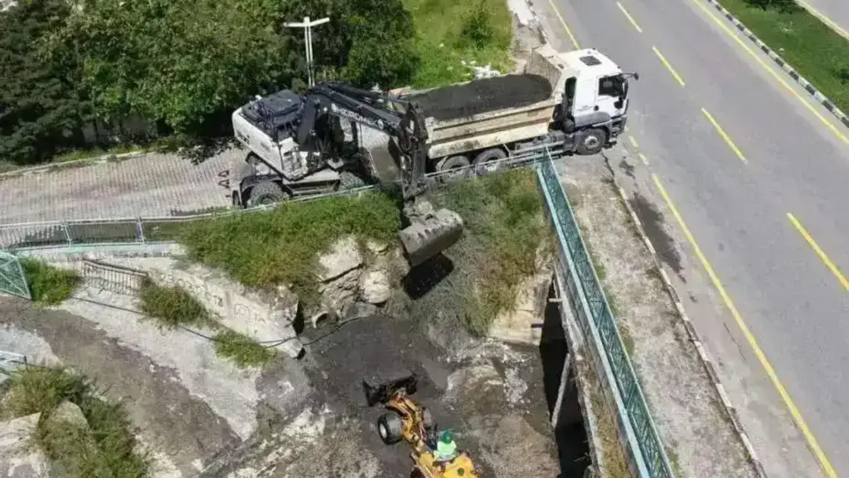 Manisa'da dere yatakları temizleniyor