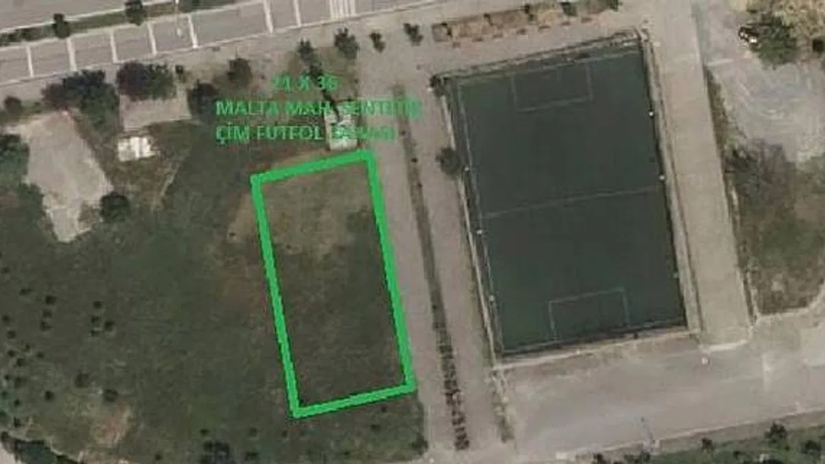 Kocaeli Büyükşehir'den Malta Mahallesi'ne futbol sahası