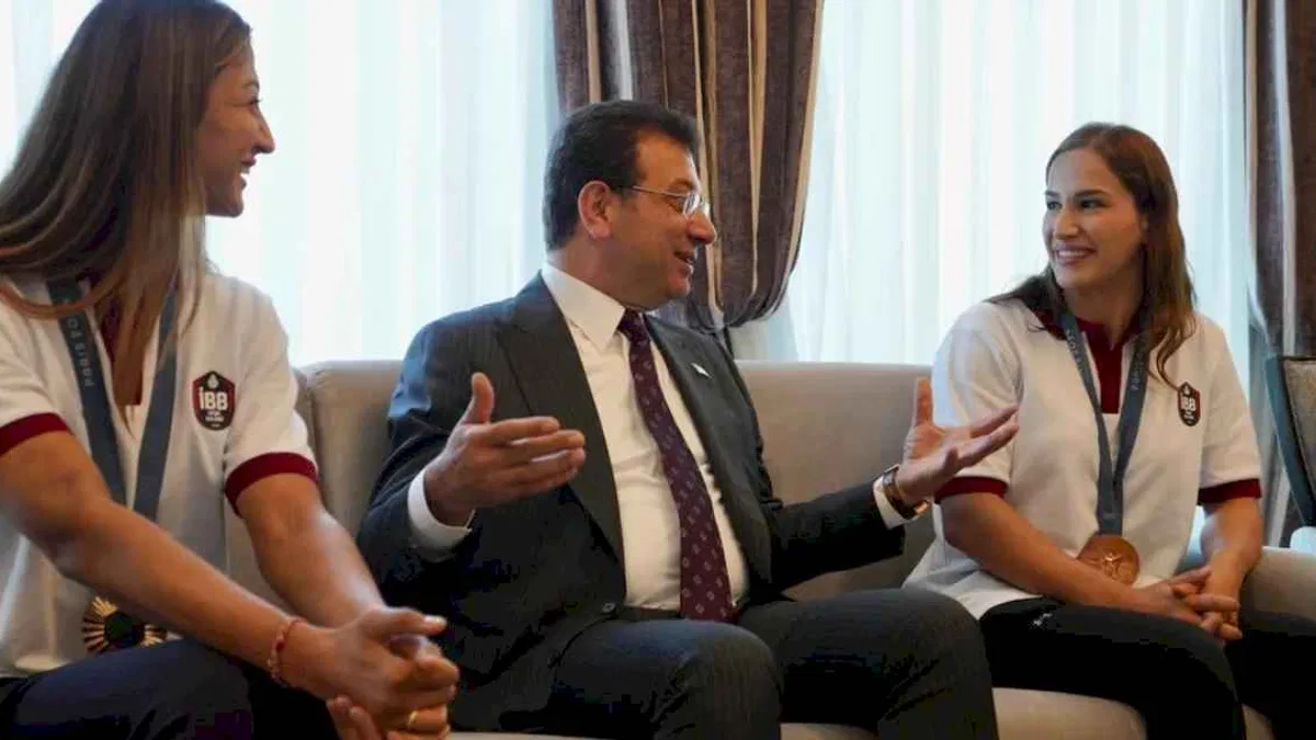 İBB Spor Kulübü’nün olimpiyat madalyalı kadın sporcularına tebrik