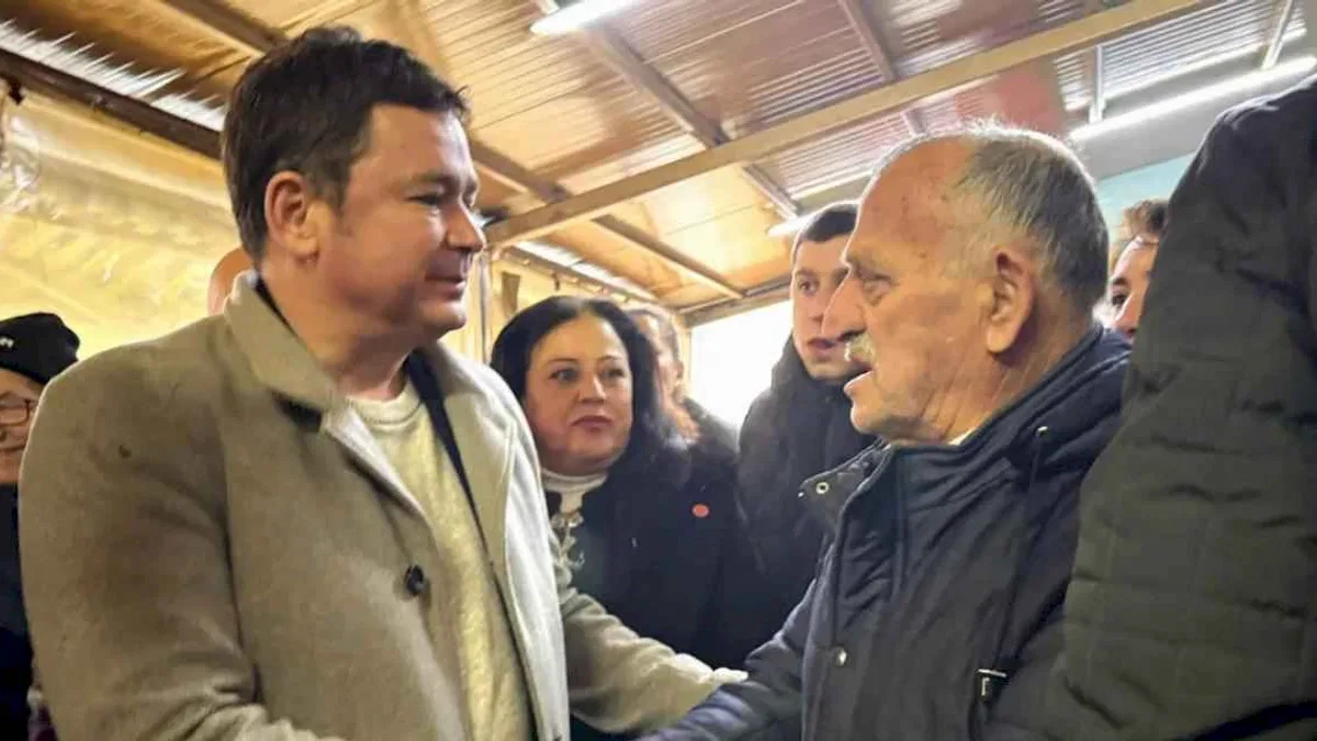 Başkan Aydın Bursa'da mahalleleri adım adım geziyor