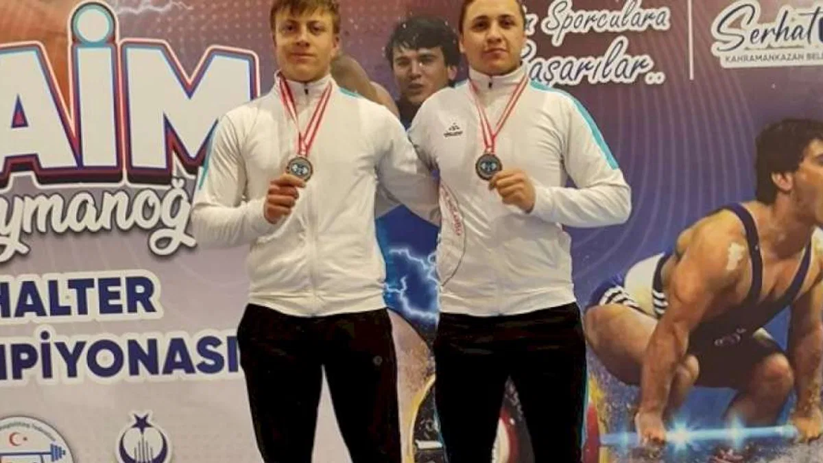 Nevşehir haltercileri madalyaları topladı