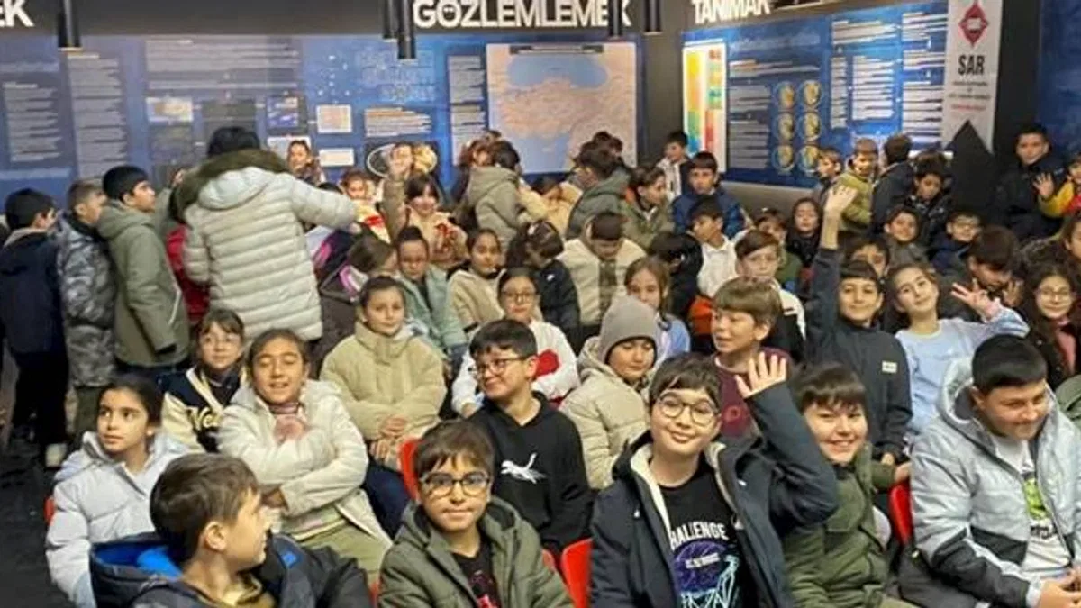 Kocaeli'de öğrencilerden deprem müzesine anlamlı ziyaret