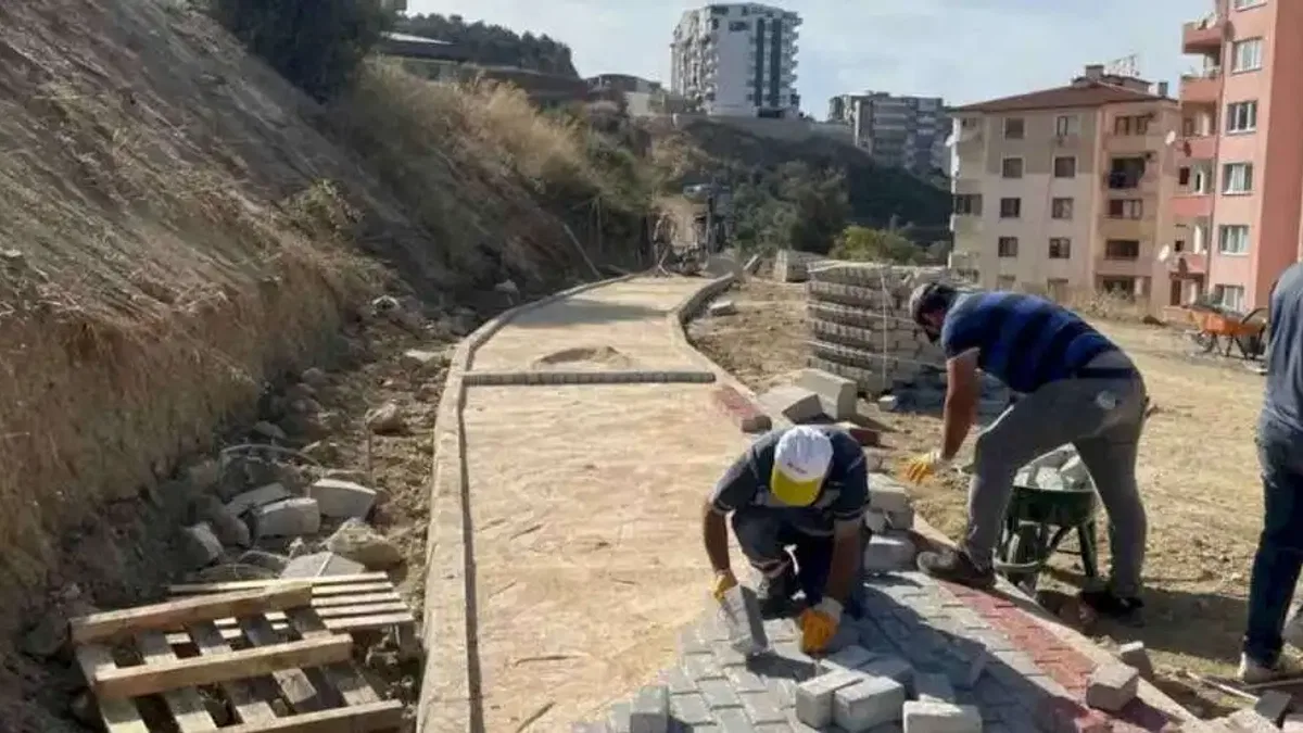 Bursa Gemlik'te mahalleler için hafta sonu da çalışıldı