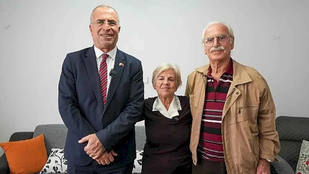 Başkan Ünal Işık, öğretmeni Ayşe Küçük'ü ziyaret etti