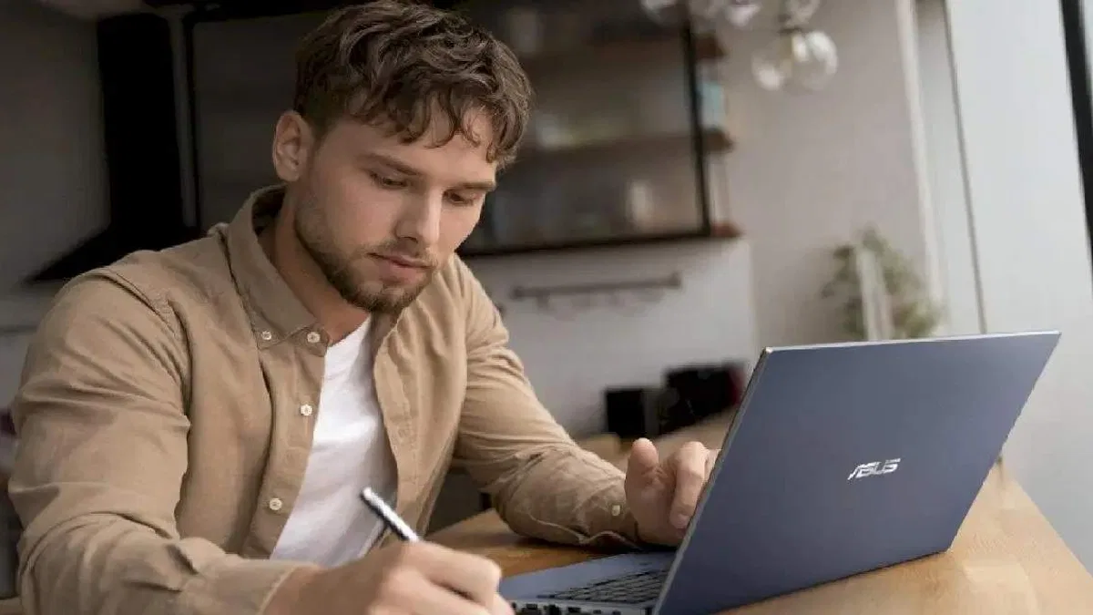 ASUS, Yeni Expertbook B1 Serisini Tanıttı