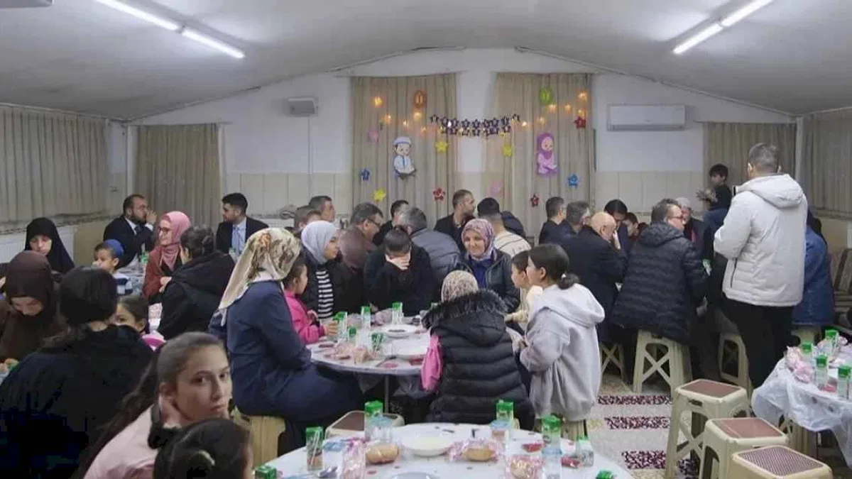 Başkan Altay Ve Başkan Kılca teravih namazında vatandaşlarla buluştu