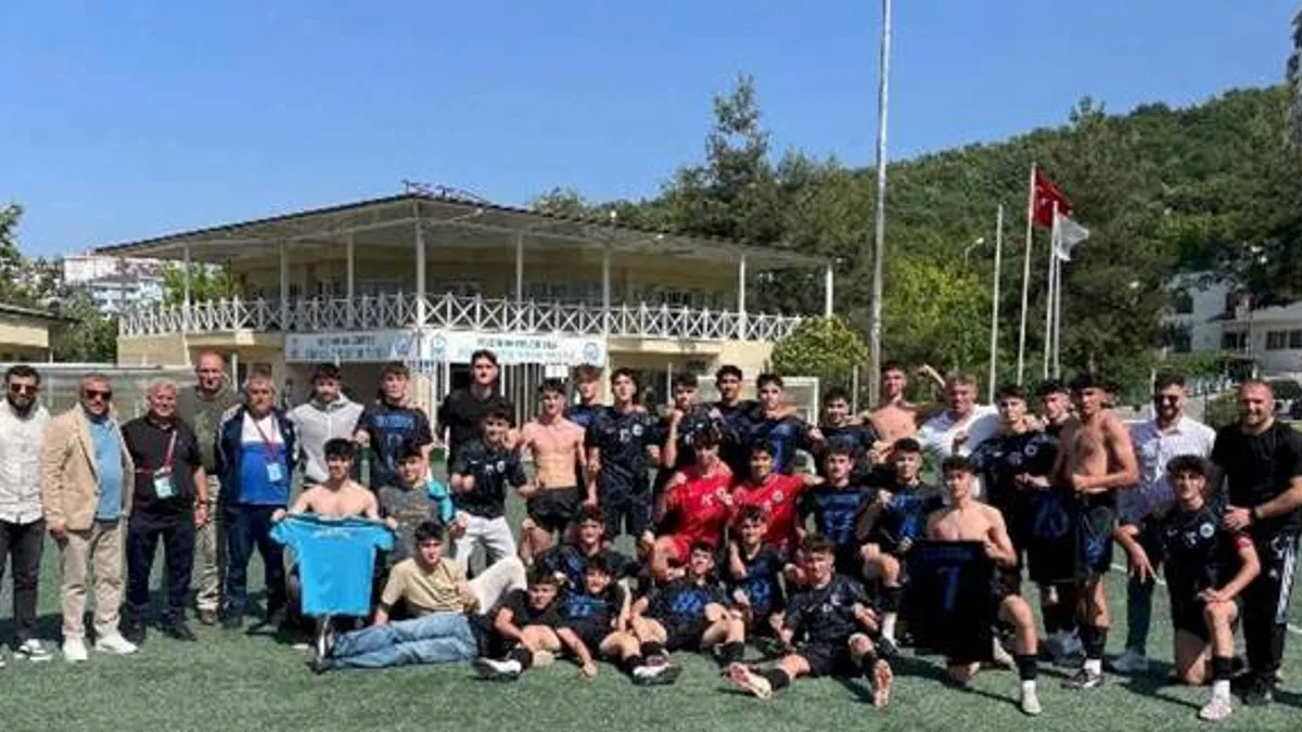 Bursa'da Gemlik Belediyespor U-17 Elit Lig şampiyonu!
