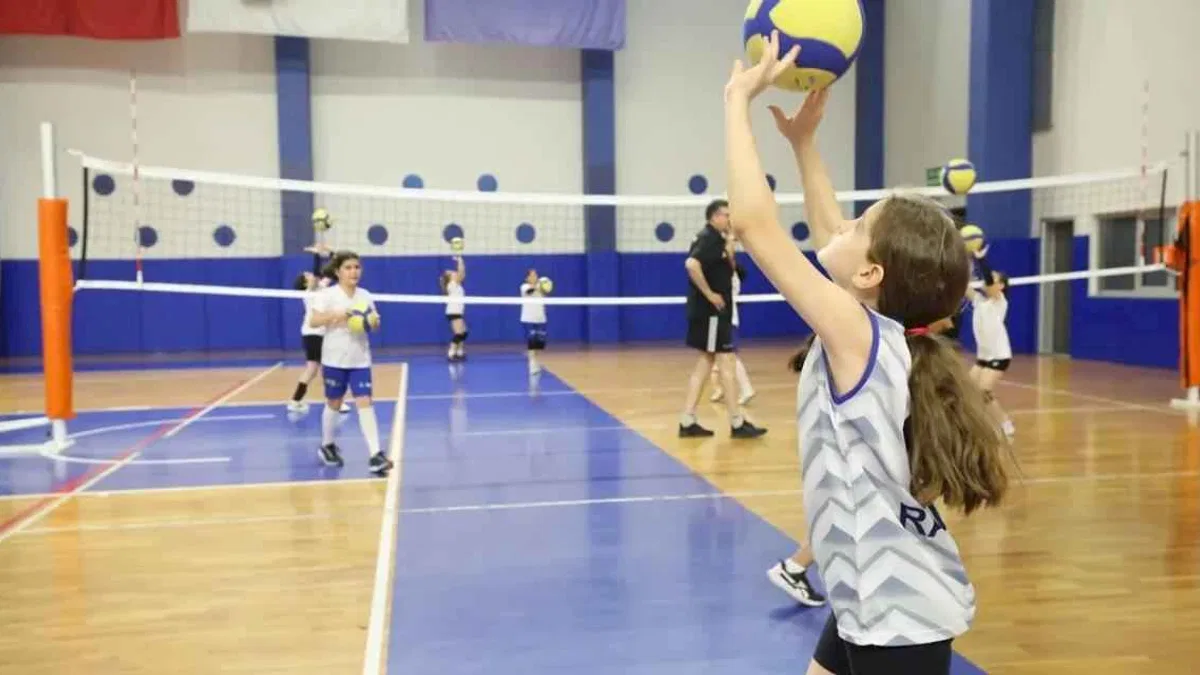 İstanbul Büyükşehir on binlerce çocuğu sporla buluşturuyor