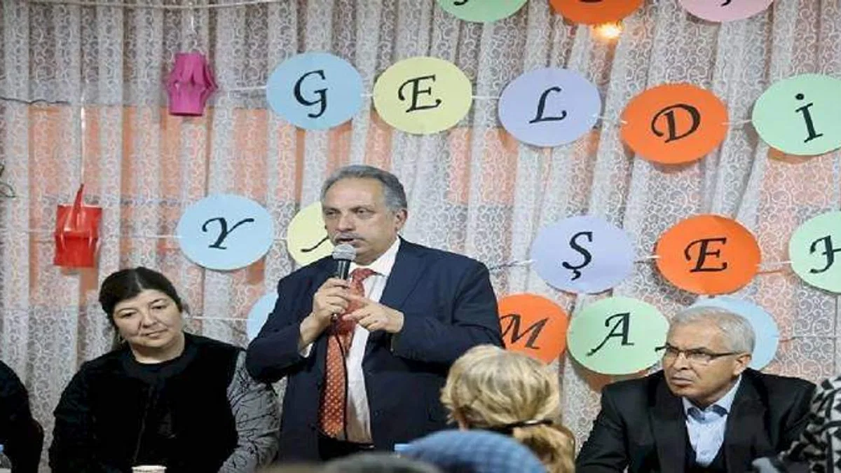 Kayseri Talas protokolü depremzedelerle iftar sofrasında