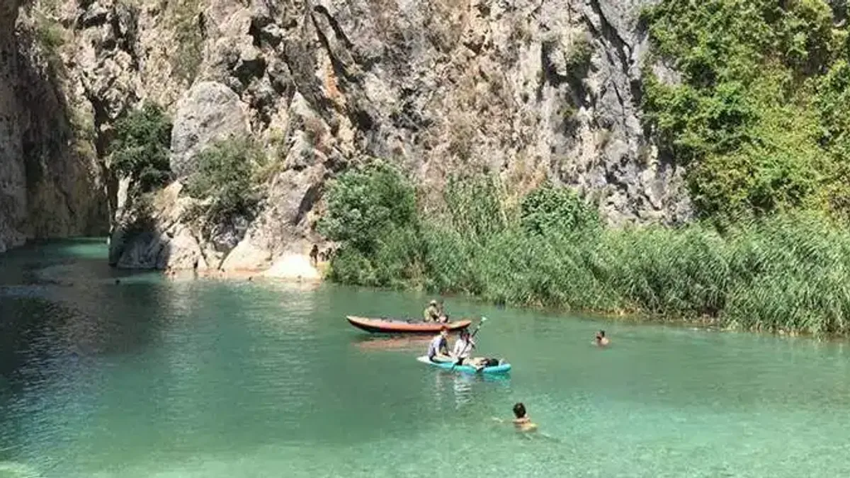 Antalya'da sıcaktan bunalanlar Kapuz Kanyonu'nda serinliyor