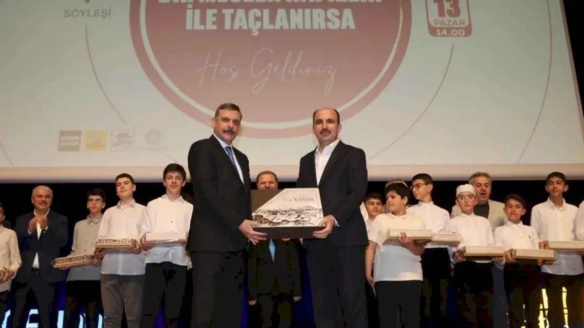 Erzurum Valisi, Konya'da hafız adayı öğrencilerle buluştu