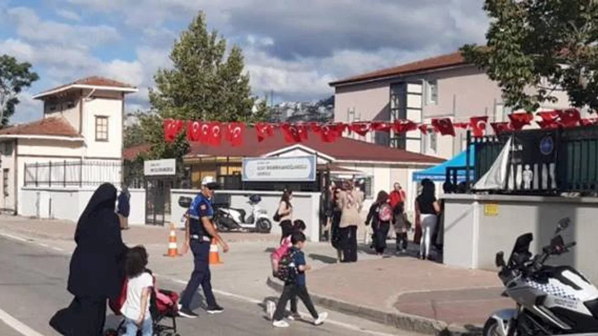 Kocaeli Zabıtası okul önlerinde...