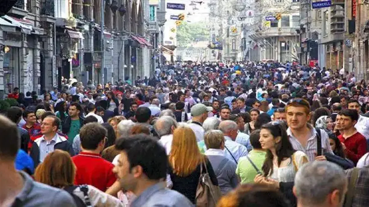 Yaşamlarından memnun ve geleceğe dair umutlu olan gençlerin oranı 5 yıldır düşüyor