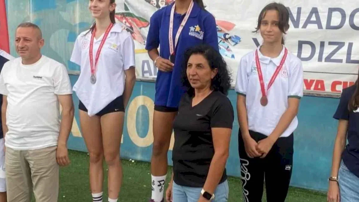 Sakarya Büyükşehir sporcuları başarılarına yenilerini ekledi
